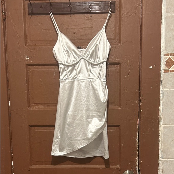 Chic White Satin Chemise


Only worn once - Picture 1 of 1
